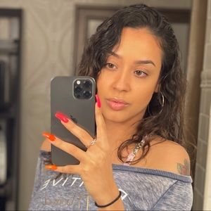 Meet your Posher, Nora